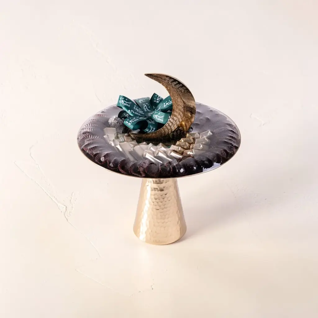 High Golden Plate With Lantern