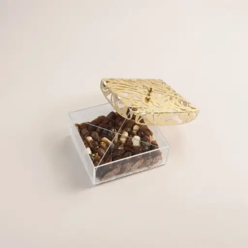 تمر مجدول محشي مكسرات - هدية الصندوق الذهبي- كبير